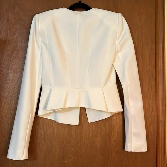 Ladies waist length white fitted jacket - Picture 3 of 5